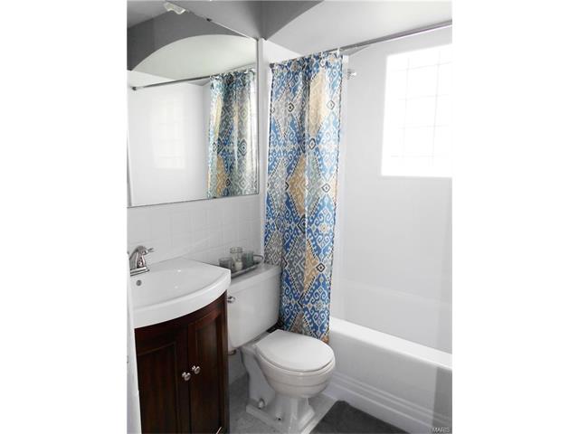 For Sale: 2107 Kaske Dr Saint Louis, MO 63125