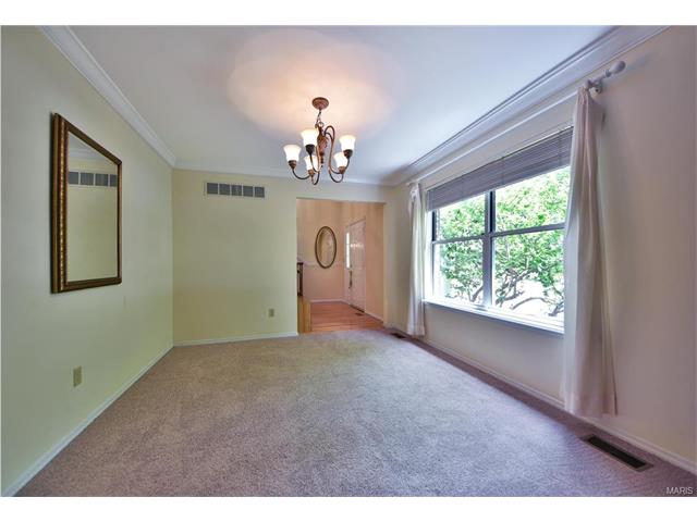 For Sale: 655 Sedan Park Ct Saint Louis, MO 63125