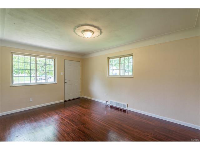 For Sale: 10015 Luna Saint Louis, MO 63125