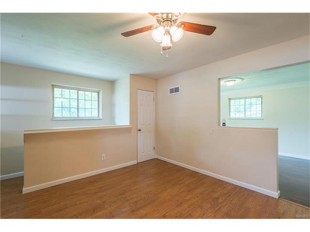 For Sale: 10015 Luna Saint Louis, MO 63125