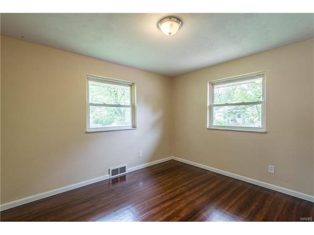 For Sale: 10015 Luna Saint Louis, MO 63125