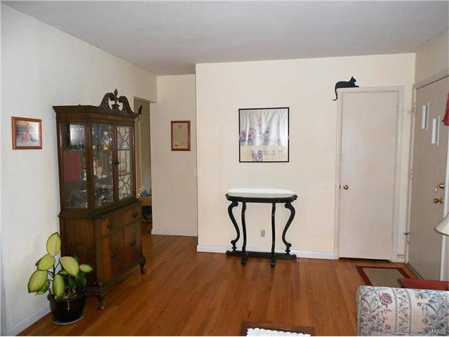For Sale: 9711 Greenview Dr Saint Louis, MO 63126