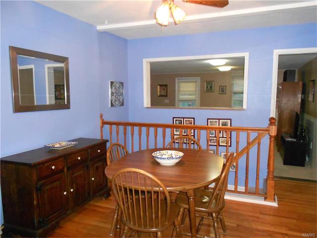 For Sale: 9711 Greenview Dr Saint Louis, MO 63126
