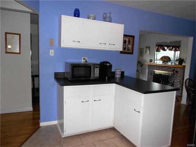 For Sale: 9711 Greenview Dr Saint Louis, MO 63126