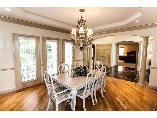 6 Fox Meadows Ln