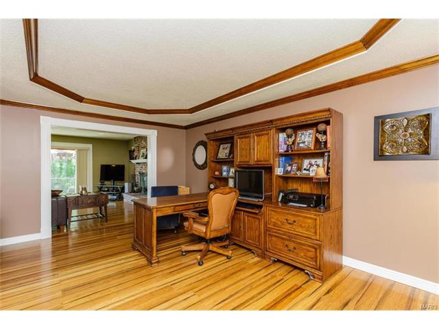 For Sale: 7055 Christopher Dr Saint Louis, MO 63129