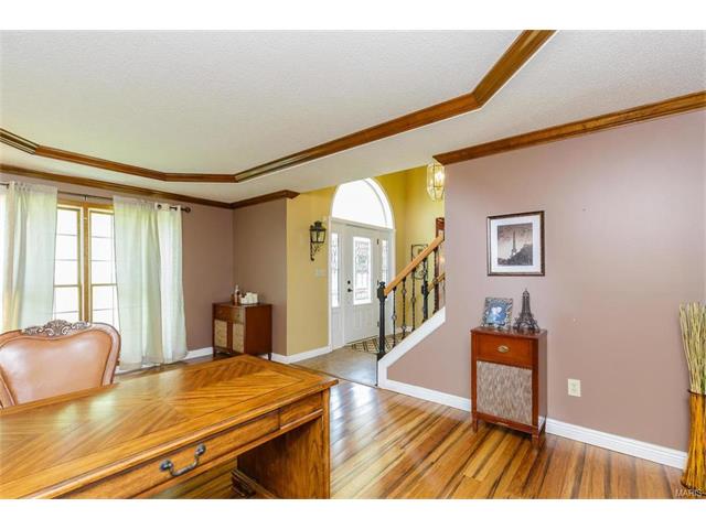 For Sale: 7055 Christopher Dr Saint Louis, MO 63129
