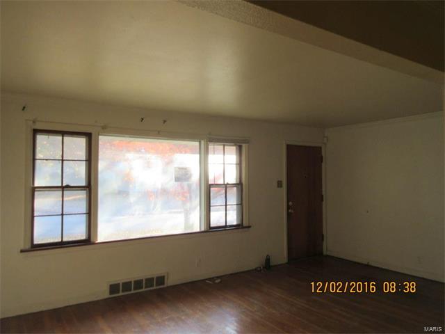 10061 Dwight