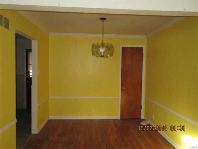 10061 Dwight