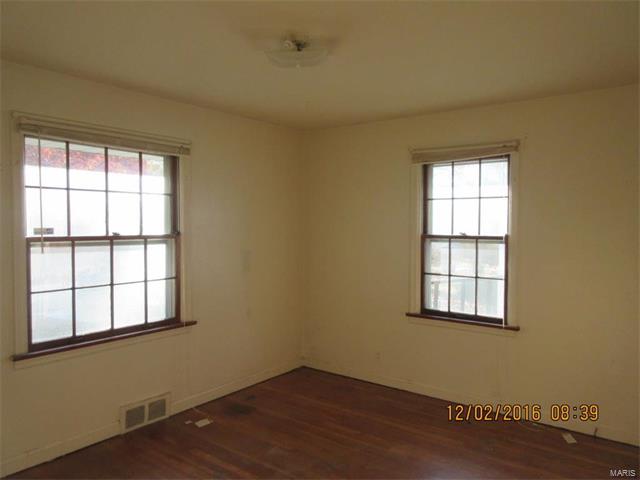 10061 Dwight