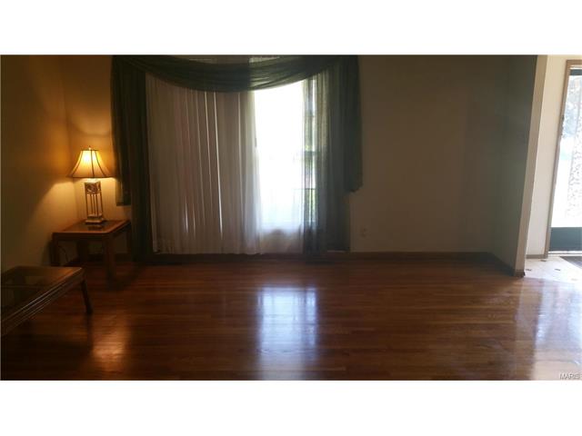 11205 Parkmont Dr