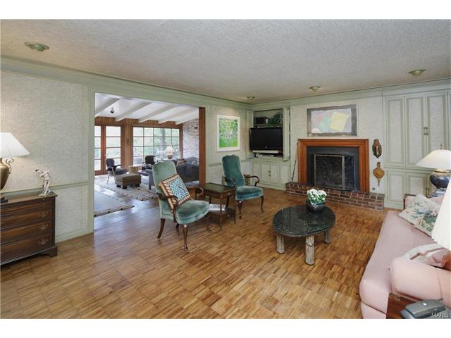 For Sale: 16 Colonial Hills Dr Saint Louis, MO 63141