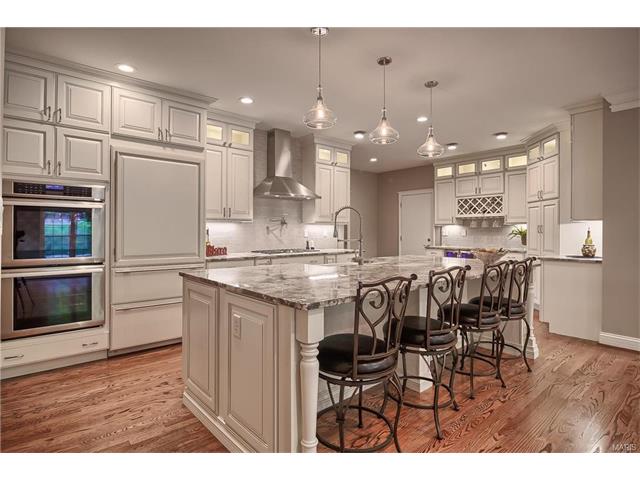 For Sale: 898 Amersham Dr Saint Louis, MO 63141