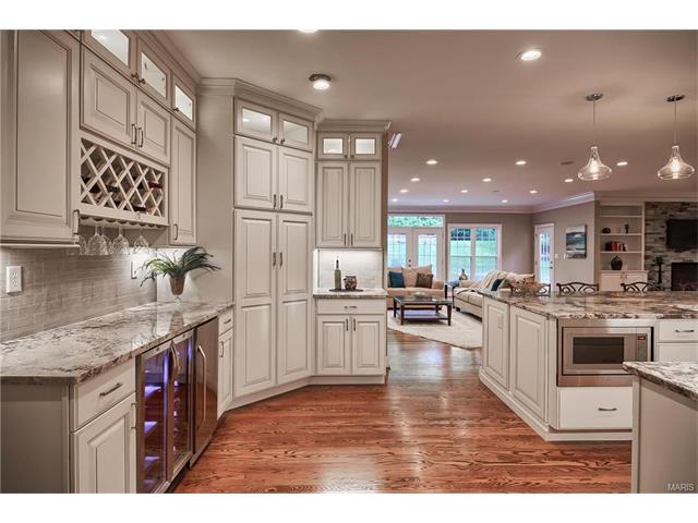 For Sale: 898 Amersham Dr Saint Louis, MO 63141
