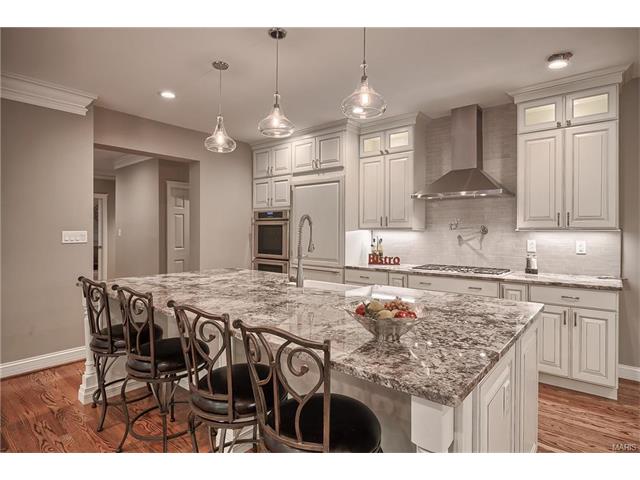 For Sale: 898 Amersham Dr Saint Louis, MO 63141