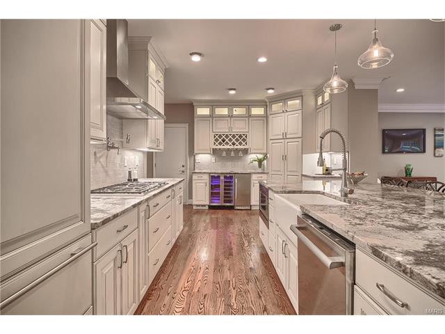 For Sale: 898 Amersham Dr Saint Louis, MO 63141