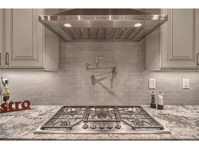 For Sale: 898 Amersham Dr Saint Louis, MO 63141