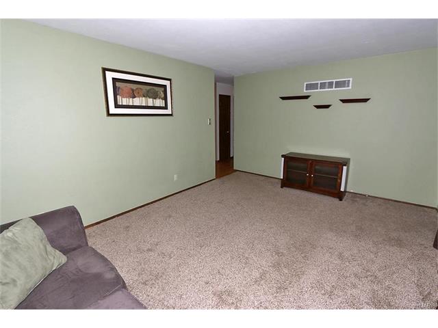 For Sale: 513 S Pam Ave Saint Charles, MO 63301