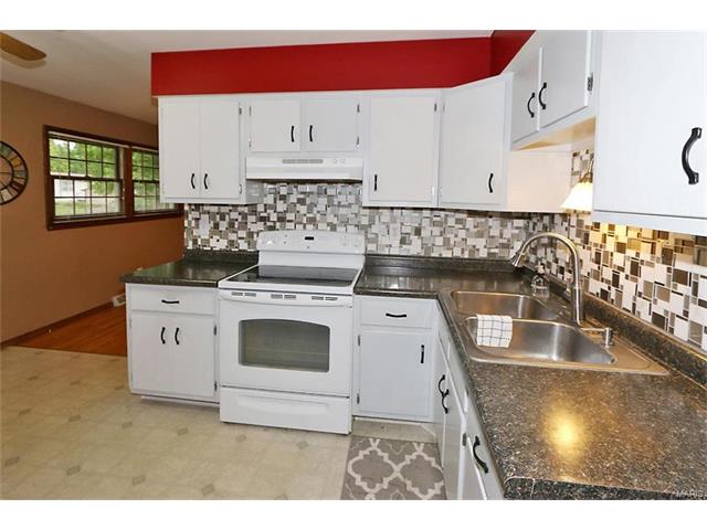 For Sale: 513 S Pam Ave Saint Charles, MO 63301