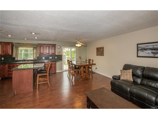 For Sale: 1344 Cinnamon Hills Dr Saint Charles, MO 63303