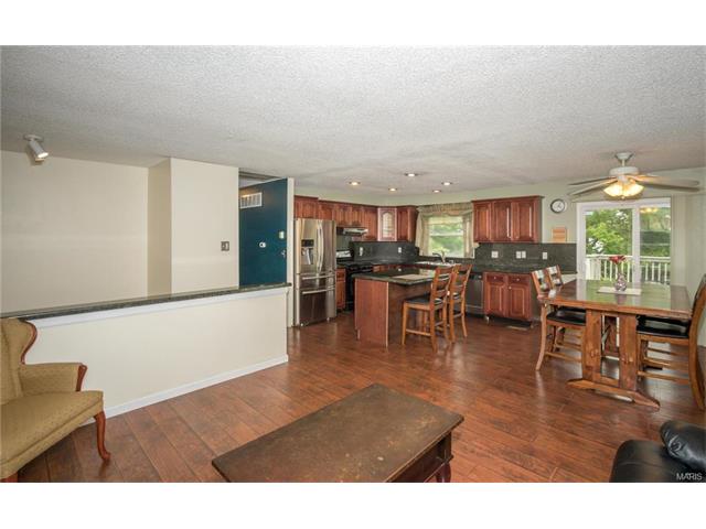 For Sale: 1344 Cinnamon Hills Dr Saint Charles, MO 63303