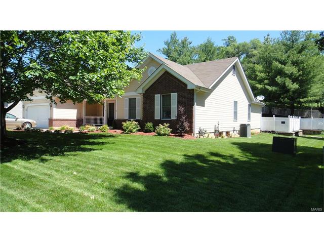 For Sale: 2368 Canyon Dr Saint Charles, MO 63303