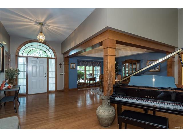 For Sale: 1143 Whitmoor Dr Saint Charles, MO 63304
