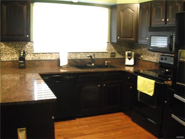 1005 Seine Dr, Lake Saint Louis MO 63367