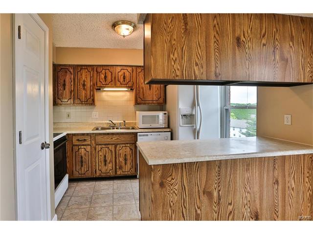 952 Sugar Lake Ct