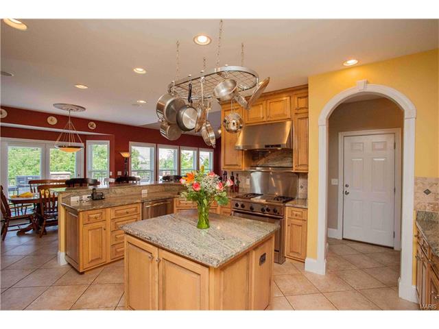 For Sale: 207 Boone Hollow Dr Wentzville, MO 63385