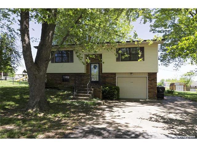 824 Strawberry Ln