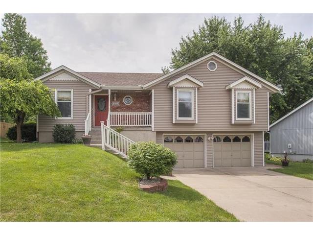 For Sale: 300 NW Acorn Dr Blue Springs, MO 64014