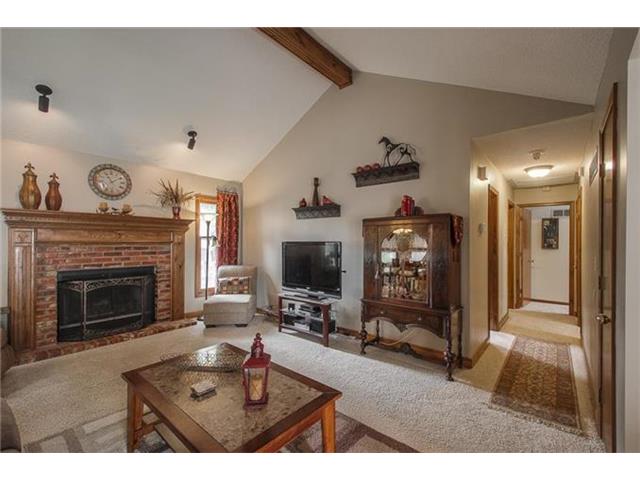 For Sale: 300 NW Acorn Dr Blue Springs, MO 64014