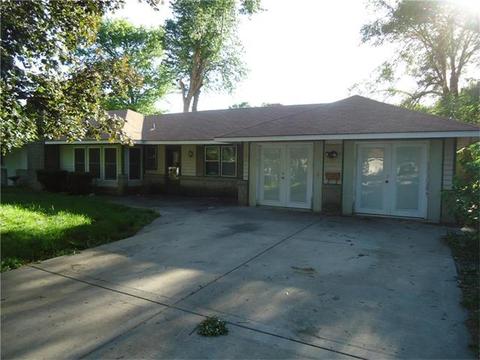 97 Beach Dr