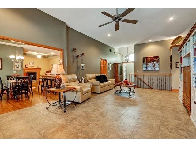 1610 NW Hedgewood Dr
