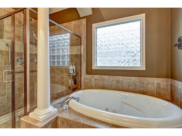 1610 NW Hedgewood Dr