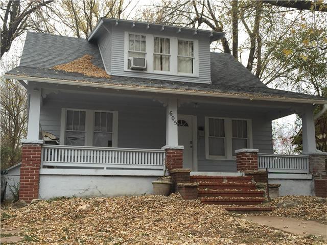 605 E College St