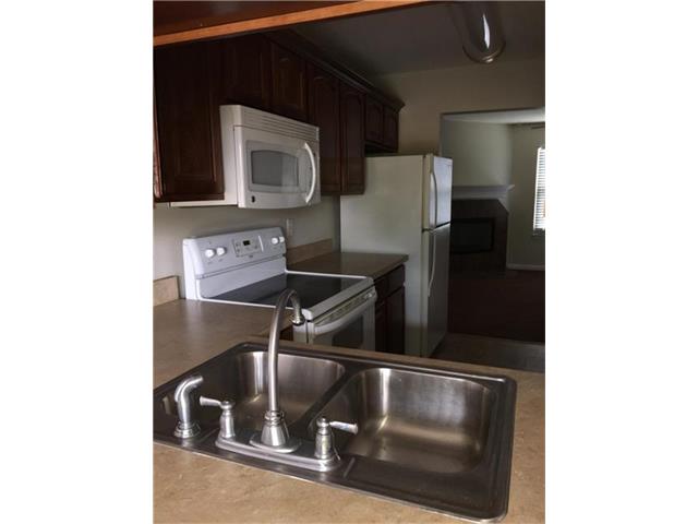 For Sale: 906 SE Hampton Ct Lees Summit, MO 64063