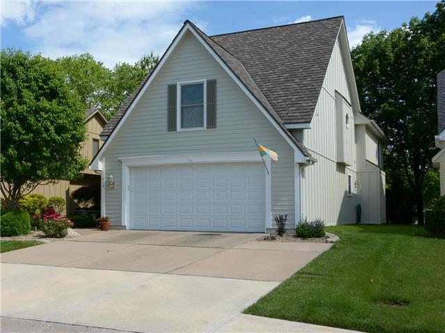 For Sale: 613 NE St Andrews Cir Lees Summit, MO 64064
