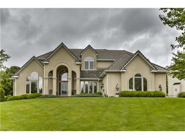 For Sale: 648 NE Shoreline Dr Lees Summit, MO 64064
