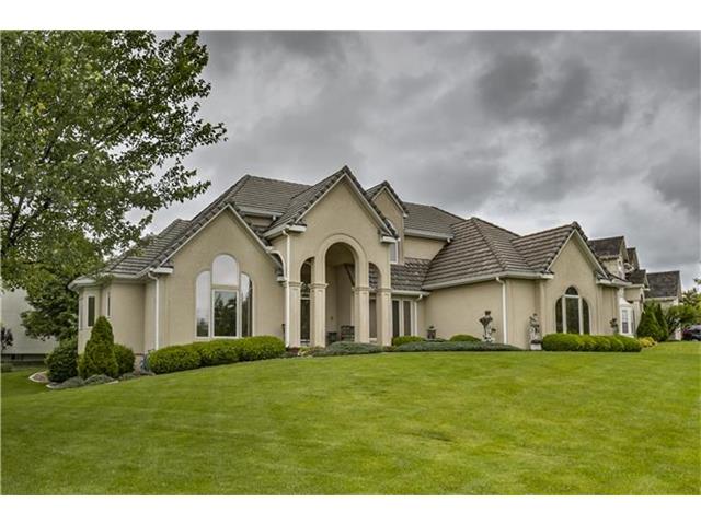 For Sale: 648 NE Shoreline Dr Lees Summit, MO 64064