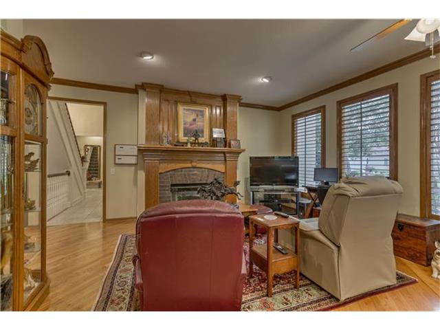 For Sale: 648 NE Shoreline Dr Lees Summit, MO 64064