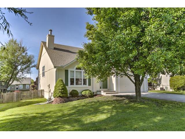 For Sale: 1428 SE Newberry Pl Lees Summit, MO 64081