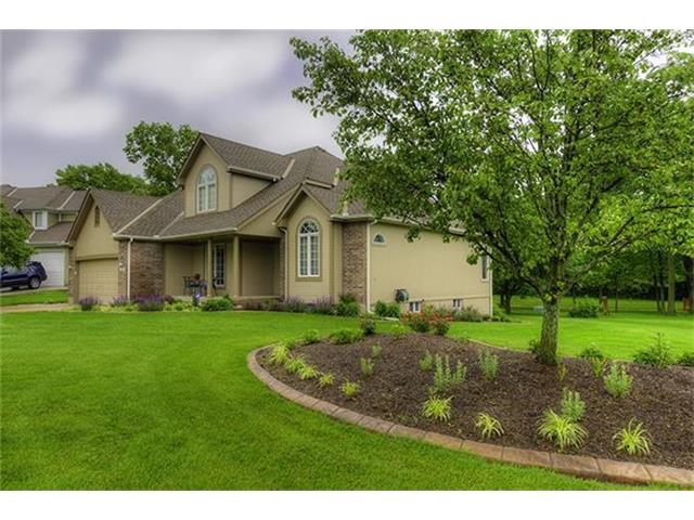 For Sale: 1325 SW Surrey Trace Na N/a Lees Summit, MO 64081