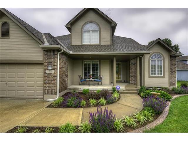 For Sale: 1325 SW Surrey Trace Na N/a Lees Summit, MO 64081