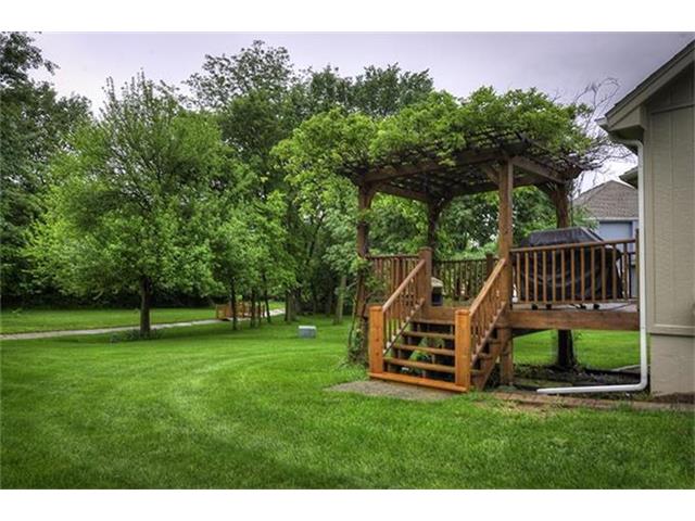 For Sale: 1325 SW Surrey Trace Na N/a Lees Summit, MO 64081