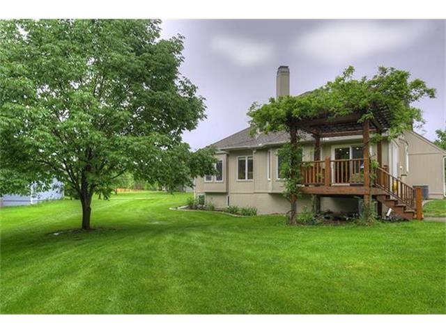 For Sale: 1325 SW Surrey Trace Na N/a Lees Summit, MO 64081