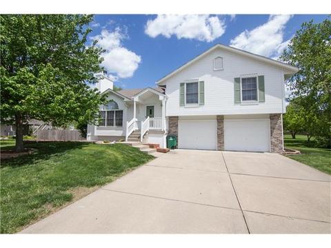205 E Foxwood Dr