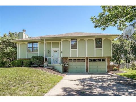 1729 NE Nine Oaks Dr
