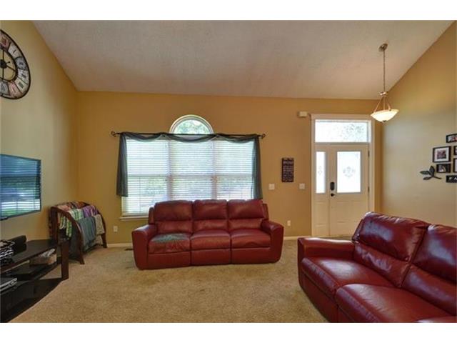 For Sale: 406 Donegal Dr Smithville, MO 64089